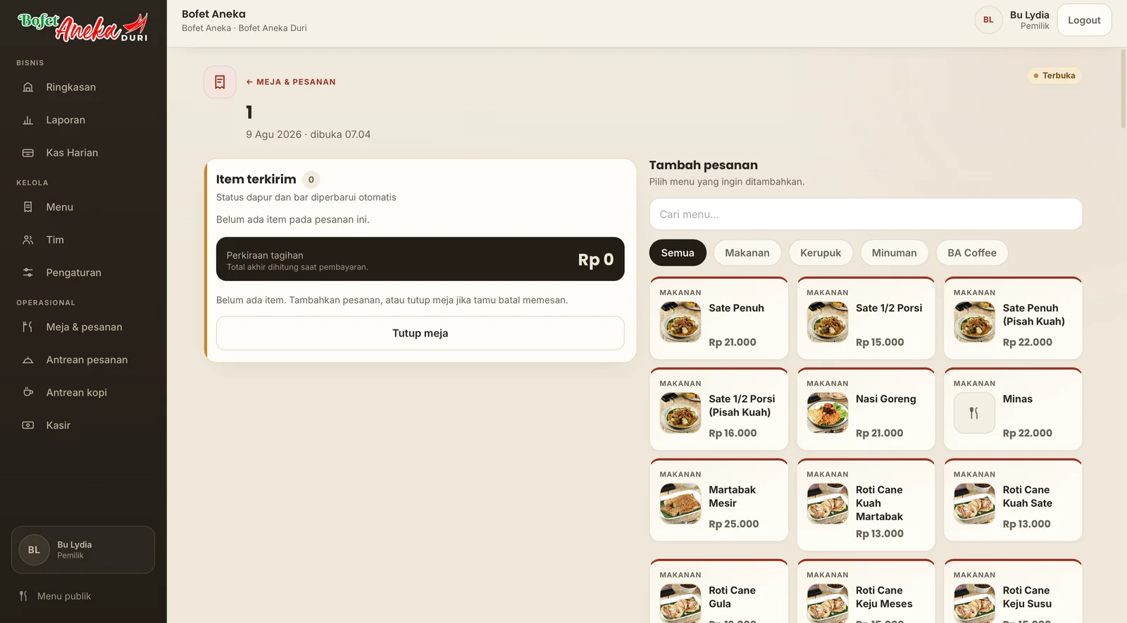 Layar meja dan pesanan pada sistem Bofet Aneka yang sedang berjalan, dengan menu dan harga sebenarnya